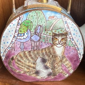 Vintage Miniature Mama Cat Feeding Kittens Teapot. Perfect Condition.